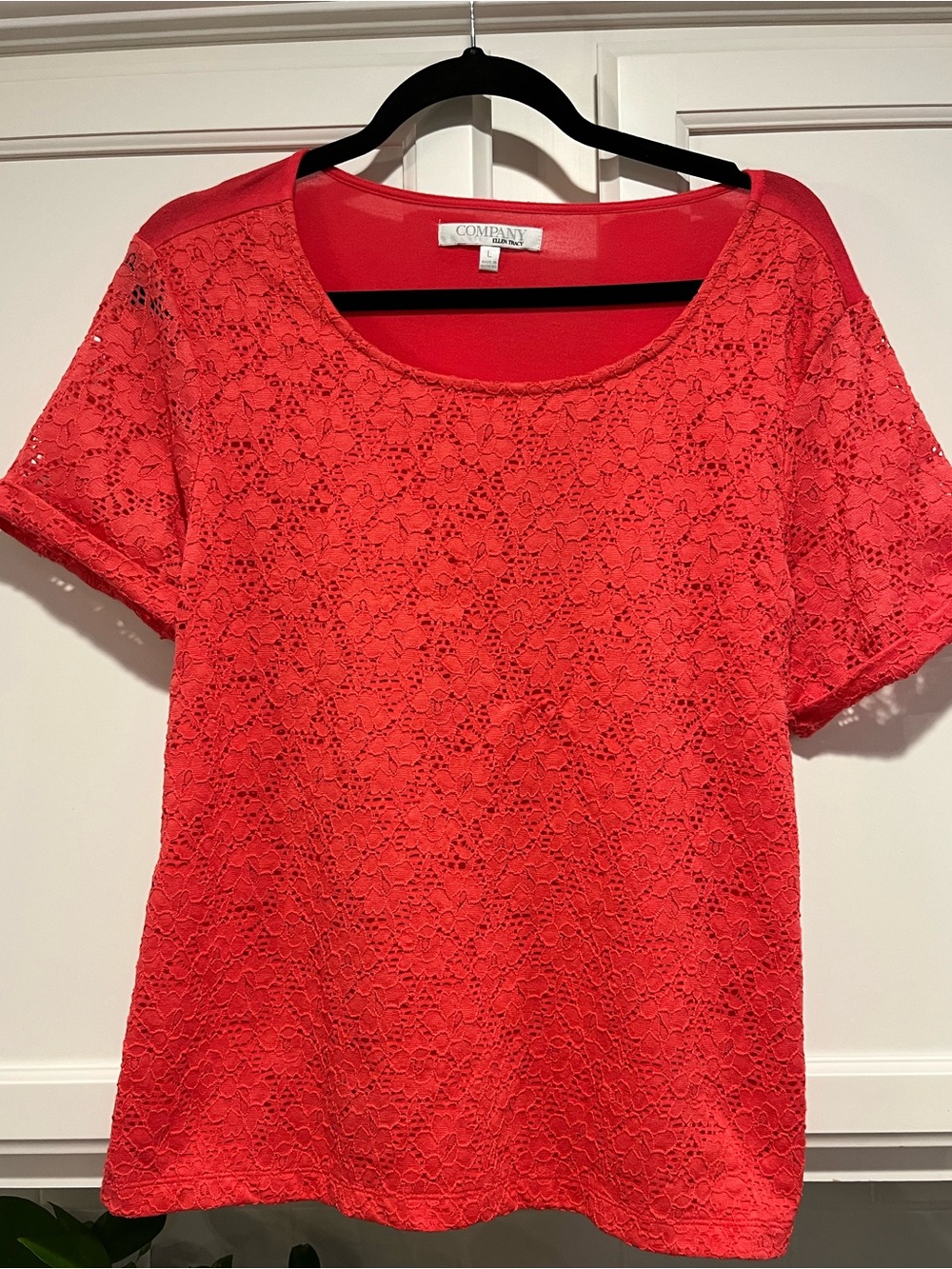 Slim fit Ellen Tracy Coral Red Lace Short Sleeve Top (fits more like a medium)